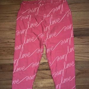 LuLaRoe valentines leggings.